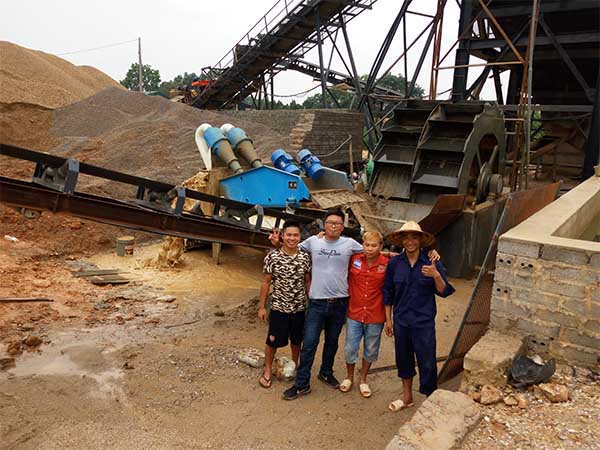 sand extraction machine working site