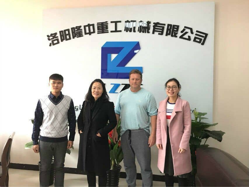 The customer from Australia came to our factory to know our products.