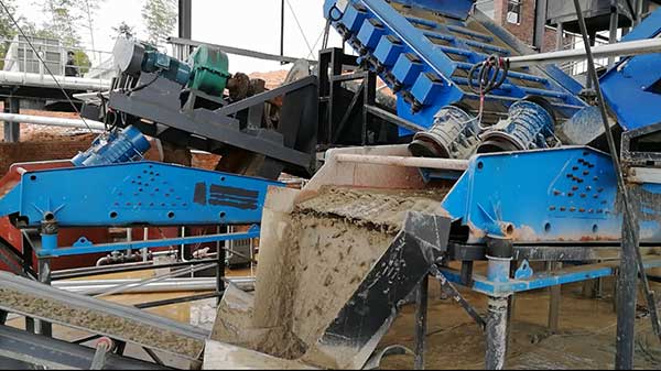 white dewatering screen